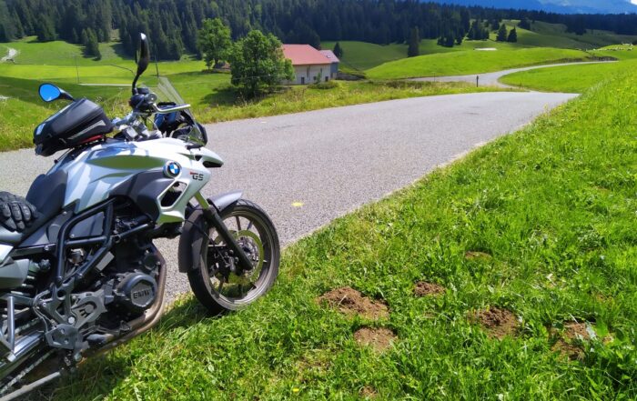 Le Jura à moto au départ de nos grands gîtes...incontournable!